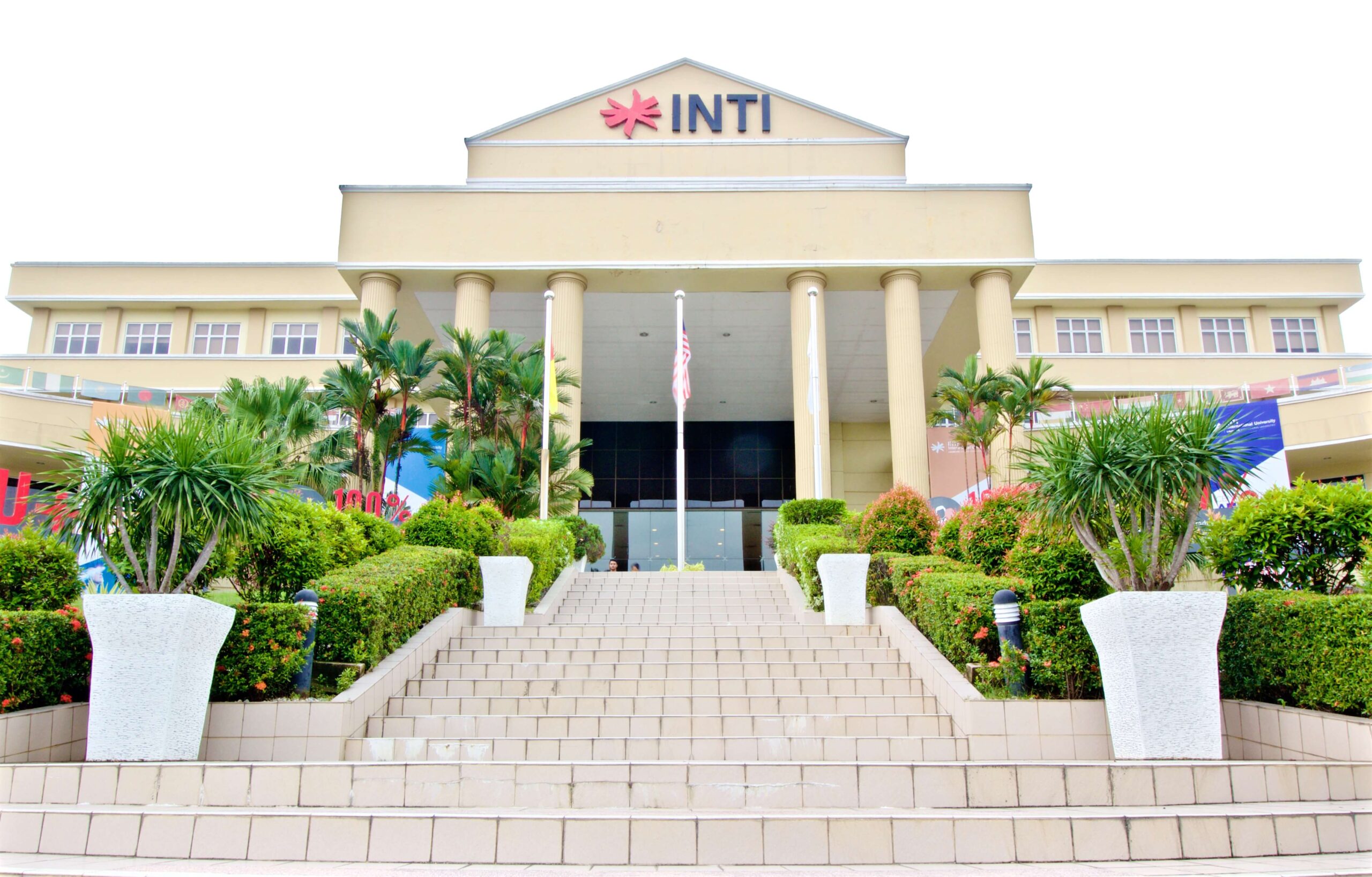 インティインターナショナル大学（INTI International University & College)）